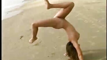 يظهر سكسي ولد حديث Brooklyn Gray مهاراتها في deepThroat